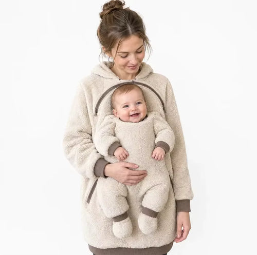 Sudadera con capucha para llevar al bebé